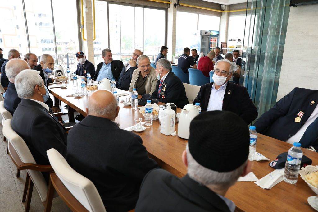 BAŞKAN GÜLER GAZİ VE ŞEHİT YAKINLARI İLE BULUŞTU